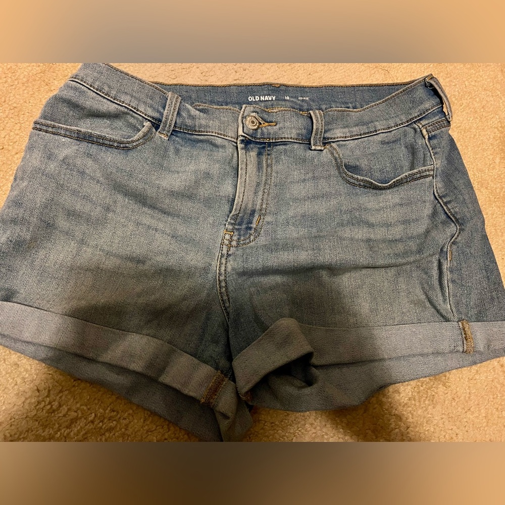 Old Navy Light Blue Denim size 10 Roll-Cuff Women’s Shorts